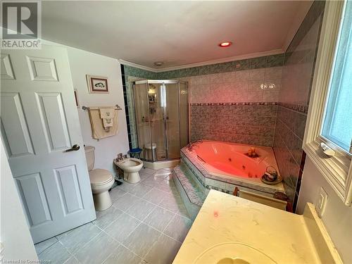 5 piece en-suite with Jacuzzi tub - 16 Flamingo Drive, Hamilton, ON - Indoor