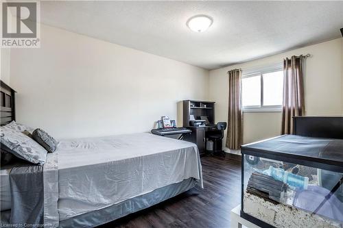 24 Bow Valley Drive, Hamilton, ON - Indoor Photo Showing Bedroom