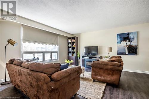 24 Bow Valley Drive, Hamilton, ON - Indoor Photo Showing Living Room