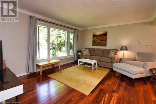 43 Valleyview Drive, Hamilton, ON - Indoor Photo Showing Living Room