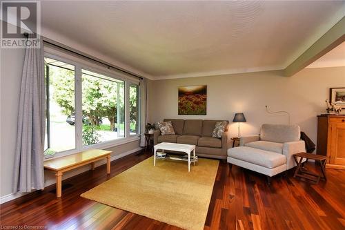 43 Valleyview Drive, Hamilton, ON - Indoor Photo Showing Living Room