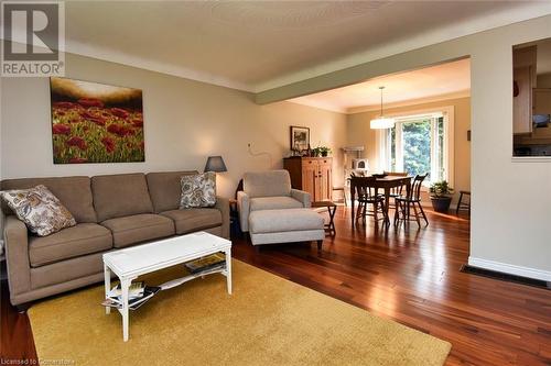 43 Valleyview Drive, Hamilton, ON - Indoor Photo Showing Living Room