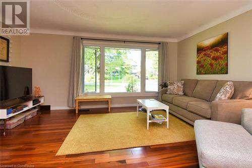 43 Valleyview Drive, Hamilton, ON - Indoor Photo Showing Living Room