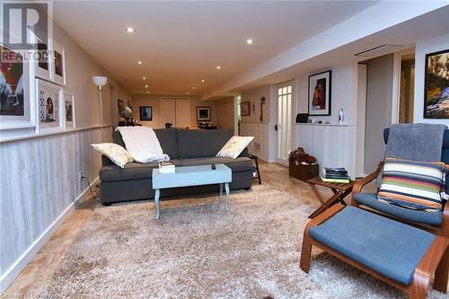 43 Valleyview Drive, Hamilton, ON - Indoor Photo Showing Living Room