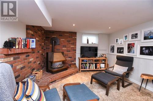 43 Valleyview Drive, Hamilton, ON - Indoor Photo Showing Living Room With Fireplace