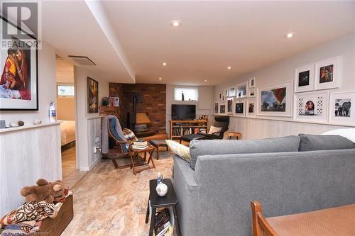 43 Valleyview Drive, Hamilton, ON - Indoor Photo Showing Living Room