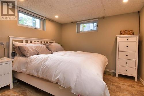 43 Valleyview Drive, Hamilton, ON - Indoor Photo Showing Bedroom