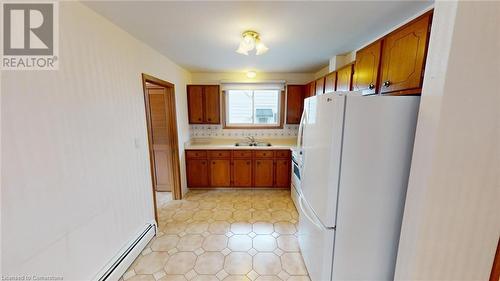 11 Karen Avenue, St. Catharines, ON - Indoor Photo Showing Kitchen