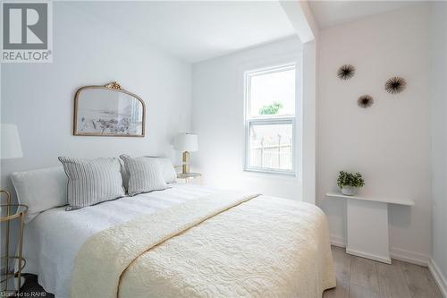 56 Cambridge Avenue, Hamilton, ON - Indoor Photo Showing Bedroom