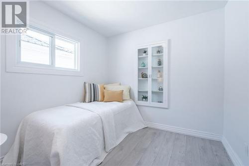 56 Cambridge Avenue, Hamilton, ON - Indoor Photo Showing Bedroom