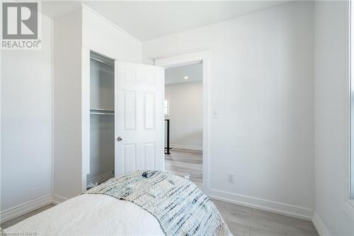 56 Cambridge Avenue, Hamilton, ON - Indoor Photo Showing Bedroom