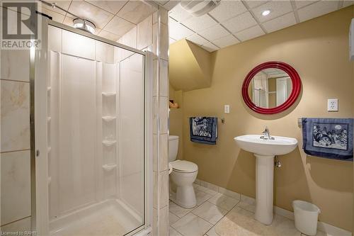 38 Aaron Trail, Welland, ON - Indoor Photo Showing Bathroom