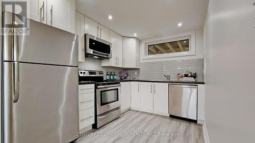 233 Searle Avenue, Toronto (Bathurst Manor), ON - Indoor Photo Showing Kitchen With Upgraded Kitchen