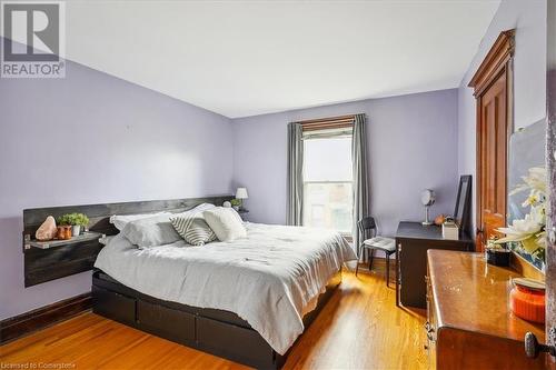 10 Huntley Street, Hamilton, ON - Indoor Photo Showing Bedroom