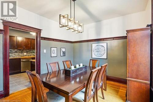 10 Huntley Street, Hamilton, ON - Indoor Photo Showing Dining Room