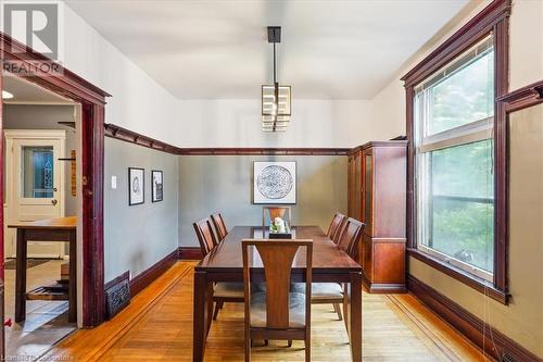 10 Huntley Street, Hamilton, ON - Indoor Photo Showing Dining Room