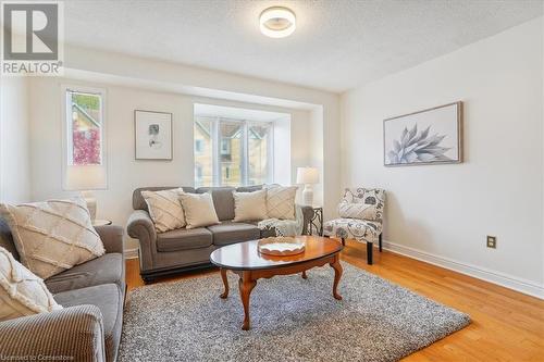 2300 Brays Lane Unit# 73, Oakville, ON - Indoor Photo Showing Living Room