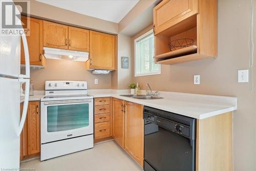 2300 Brays Lane Unit# 73, Oakville, ON - Indoor Photo Showing Kitchen With Double Sink