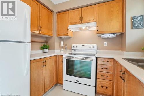 2300 Brays Lane Unit# 73, Oakville, ON - Indoor Photo Showing Kitchen With Double Sink