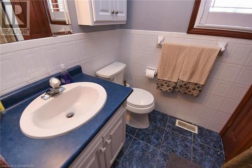 85 Unity Side Road, Caledonia, ON - Indoor Photo Showing Bathroom