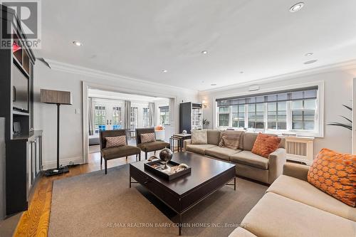 15 Hillholm Road, Toronto, ON - Indoor Photo Showing Living Room