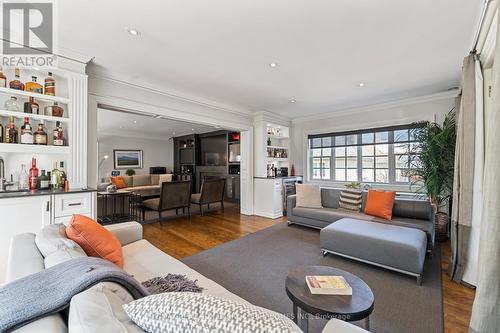 15 Hillholm Road, Toronto, ON - Indoor Photo Showing Living Room