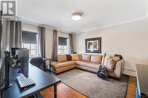 15 Hillholm Road, Toronto, ON - Indoor Photo Showing Living Room