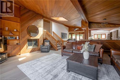 93 Riverview Boulevard, St. Catharines, ON - Indoor Photo Showing Living Room With Fireplace