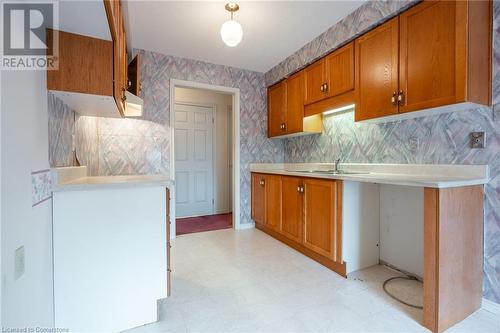 416 Limeridge Road E Unit# 212, Hamilton, ON - Indoor Photo Showing Kitchen