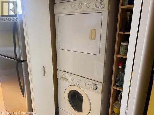 424 King William Street, Hamilton, ON - Indoor Photo Showing Laundry Room