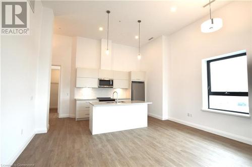 118 King Street E Unit# Lph 17, Hamilton, ON - Indoor Photo Showing Kitchen