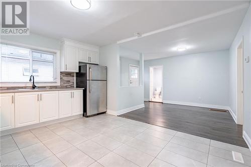 13 Hampstead Place, St. Catharines, ON - Indoor Photo Showing Kitchen