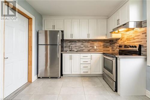 13 Hampstead Place, St. Catharines, ON - Indoor Photo Showing Kitchen