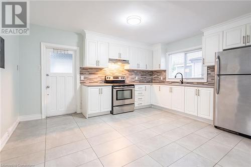 13 Hampstead Place, St. Catharines, ON - Indoor Photo Showing Kitchen