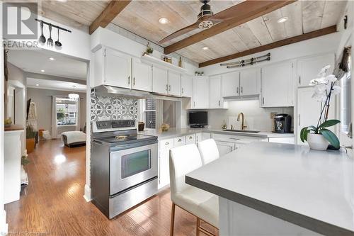 35 Glendale Avenue N, Hamilton, ON - Indoor Photo Showing Kitchen