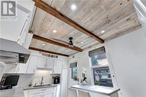 35 Glendale Avenue N, Hamilton, ON - Indoor Photo Showing Kitchen