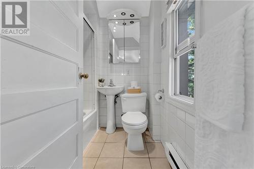 35 Glendale Avenue N, Hamilton, ON - Indoor Photo Showing Bathroom