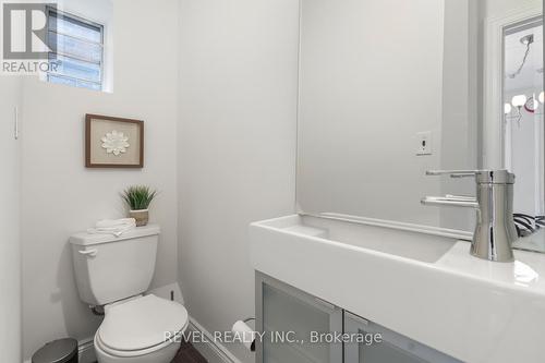 707 Gladstone Avenue, Toronto (Dovercourt-Wallace Emerson-Junction), ON - Indoor Photo Showing Bathroom