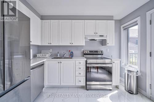 15 Justice Gardens, Toronto, ON - Indoor Photo Showing Kitchen