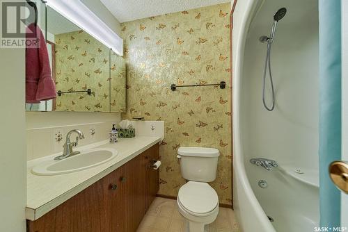 97 Edelweiss Crescent, Moose Jaw, SK - Indoor Photo Showing Bathroom