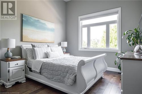 255 Park Street S, Hamilton, ON - Indoor Photo Showing Bedroom