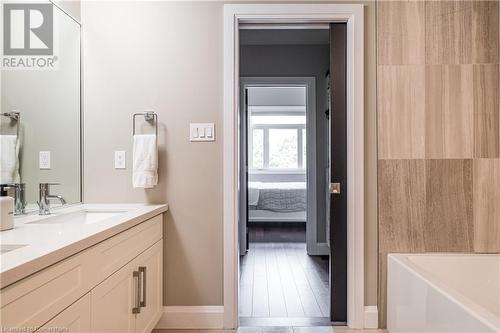 255 Park Street S, Hamilton, ON - Indoor Photo Showing Bathroom