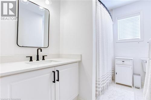 94 Benziger Lane, Stoney Creek, ON - Indoor Photo Showing Bathroom