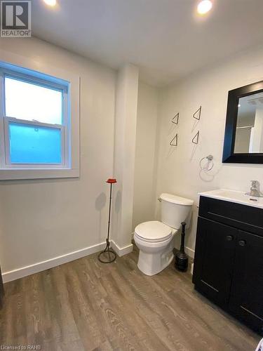 4859 Ontario Avenue, Niagara Falls, ON - Indoor Photo Showing Bathroom