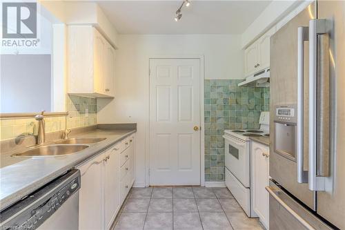 14 Cox Boulevard Unit# 12, Markham, ON - Indoor Photo Showing Kitchen With Double Sink