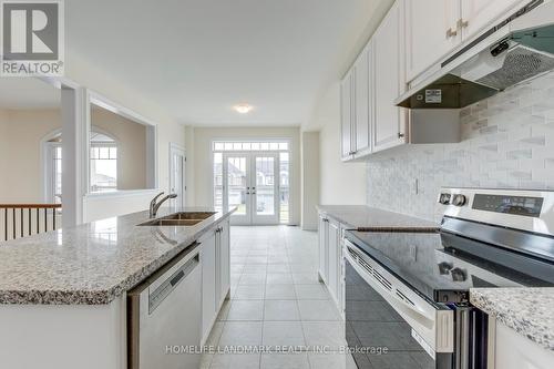 117 Kennedy Boulevard, New Tecumseth, ON - Indoor Photo Showing Kitchen With Stainless Steel Kitchen With Double Sink With Upgraded Kitchen