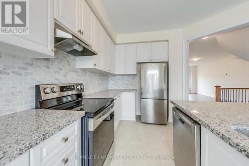 117 Kennedy Boulevard, New Tecumseth, ON - Indoor Photo Showing Kitchen With Stainless Steel Kitchen With Upgraded Kitchen