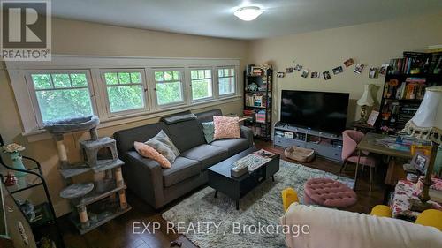 47 Albert Street, St. Catharines, ON - Indoor Photo Showing Living Room