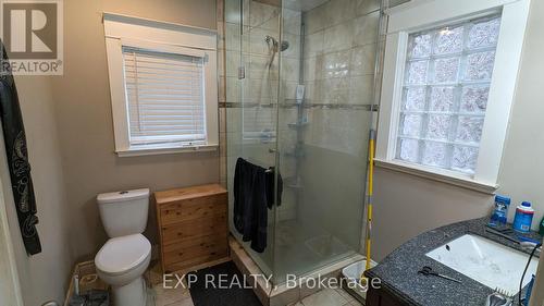 47 Albert Street, St. Catharines, ON - Indoor Photo Showing Bathroom