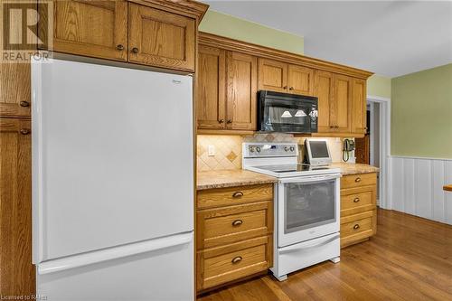 20 Cedar Street, Waterdown, ON - Indoor Photo Showing Kitchen